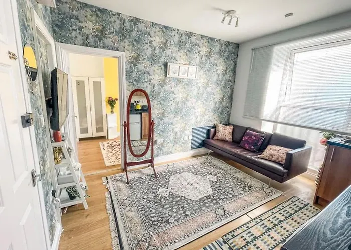 1 Bed Apartment Central London